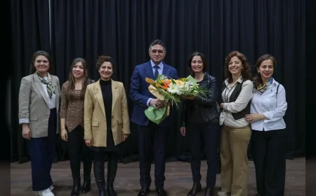 ALİAĞA BELEDİYE BAŞKANI SERKAN ACAR MİNİK ÖĞRENCİLERLE BULUŞTU YEREL YÖNETİMLERİ ANLATTI