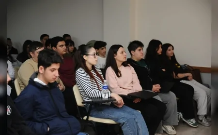 Karşıyaka Belediyesi Meslek Tanıtım Günleri ile öğrencilerin kariyer yolculuğuna rehberlik ediyor