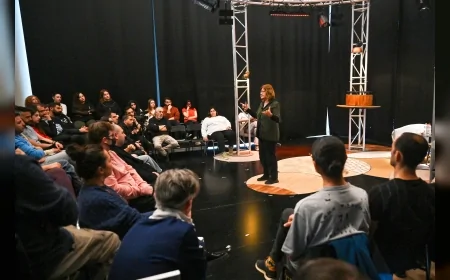 Bornova Belediyesi söyleşisinde tiyatronun binlerce yıllık serüveni ele alındı