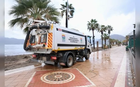 Marmaris’te fırtına ve sağanak etkili oldu, belediye ekipleri gece boyunca sahada görev yaptı
