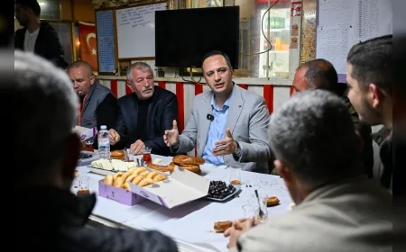 Bornova Belediye Başkanı Ömer Eşki Günün İlk Saatlerinde Minibüs Esnafıyla Buluştu