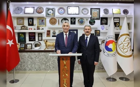 Ticaret Bakanı Ömer Bolat Van’da 100 milyon TL’lik esnaf kredisini duyurdu