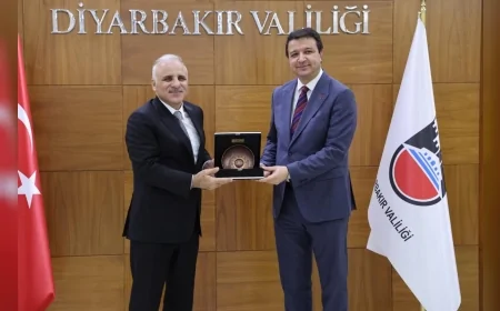 Saadet Partisi Genel Başkanı Mahmut Arıkan Diyarbakır temaslarına Valilik ve Büyükşehir Belediyesi ziyaretleriyle başladı