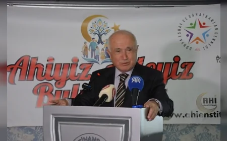 Cumhurbaşkanlığı YİK Üyesi Cemil Çiçek: “Aile yoksa devlet yok, ahilikten uzaklaşma toplumu çürütüyor”