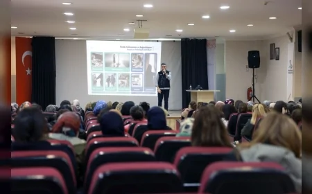 Bayraklı Belediyesi ve İzmir Emniyeti’nden annelere uyuşturucuya karşı erken farkındalık eğitimi