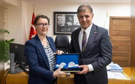 İzmir Büyükşehir Belediye Başkanı Dr. Cemil Tugay Fransa Büyükelçisi Isabelle Dumont ile iş birliği çağrısı yaptı!