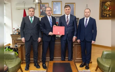 İzmir Büyükşehir Belediye Başkanı Dr Cemil Tugay Karşıyaka Stadı için iş birliği protokolünü imzaladı