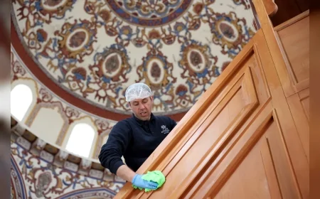 AYDIN BÜYÜKŞEHİR BELEDİYESİ CAMİLERDE KAPSAMLI TEMİZLİK ÇALIŞMALARINI SÜRDÜRÜYOR