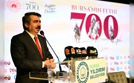 BURSA’DA 700 YILLIK FETİH YOLCULUĞU BALABAN BEY KALESİ’NDEN TOPHANE’YE TARİHİ YÜRÜYÜŞLE BAŞLADI