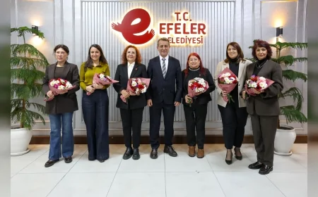 Efeler Belediye Başkanı Anıl Yetişkin kadın meclis üyelerine çiçek takdim ederek 3 Nisan’ın anlamını vurguladı