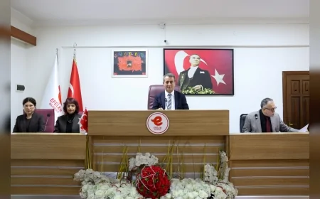 Efeler Belediye Başkanı Anıl Yetişkin 2025 yılı faaliyet raporunun oy birliğiyle kabul edildiğini açıkladı