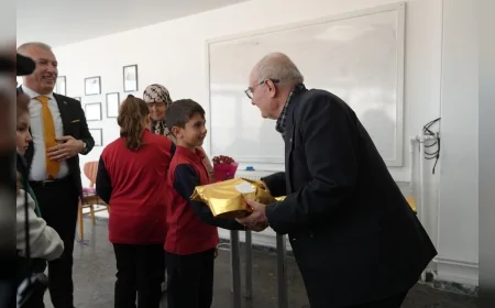 Eskişehir Büyükşehir Belediyesi ESMEK Etkinliğinde Kuşaklar Oyunlarla Bir Araya Geldi