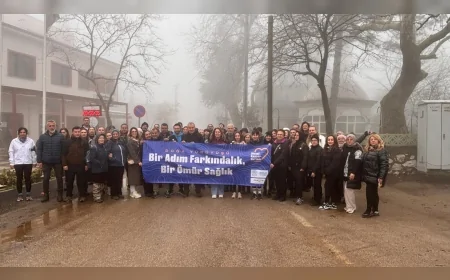 BURSA NİLÜFER’DE KANSERE DİKKAT ÇEKEN 7,5 KİLOMETRELİK FARKINDALIK YÜRÜYÜŞÜ DÜZENLENDİ