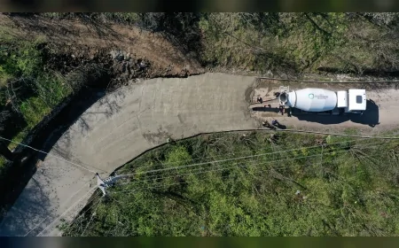 Ordu Büyükşehir Belediyesi Fatsa Büyükkoç Mahallesi’nde 25 yıllık yol sorunu beton yol çalışmasıyla çözülüyor