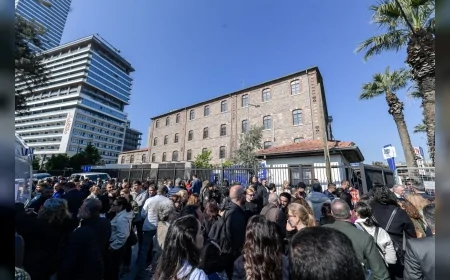 İzmir Büyükşehir Belediye Başkanı Dr. Cemil Tugay: “Meslek Fabrikası’na yönelik uygulama İzmir’in tarihine geçecek utanç vakası”