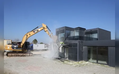 BURSA NİLÜFER’DE İMARA AYKIRI YAPILARA MÜDAHALE 3 KAÇAK YAPI YIKILDI