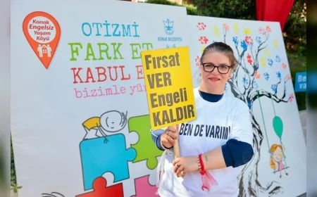 KONAK ENGELSİZ YAŞAM KÖYÜ’NDE OTİZM FARKINDALIK GÜNÜ ETKİNLİĞİ DÜZENLENDİ ÖĞRENCİLER “BİZ DE VARIZ” MESAJI VERDİ