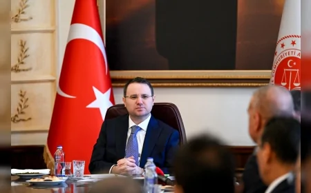 ADALET BAKANI AKIN GÜRLEK: “UYUŞTURUCU VE YASA DIŞI BAHİSLE MÜCADELEMİZİ KARARLILIKLA SÜRDÜRECEĞİZ”