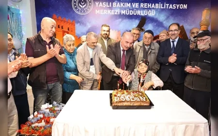 Çorum Valisi Ali Çalgan Huzurevinde Düzenlenen Doğum Günü Etkinliğinde Büyüklerle Buluştu