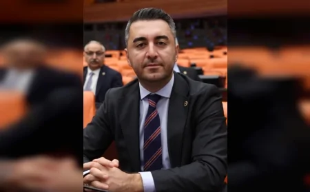CHP Tekirdağ Milletvekili Cem Avşar: “Özgür basın yok sayılamaz, kamu reklamları adil dağıtılmalı”