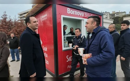 Bornova Belediyesi Ege Üniversitesi Kavşağı’nda çorba dağıtımını başlattı öğrenciler ve işçiler için yeni dayanışma noktası oluşturuldu