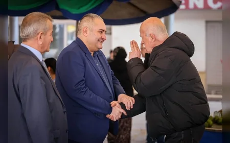 Keçiören Belediye Başkanı Dr. Mesut Özarslan Bademlik Semt Pazarı’nda vatandaş ve esnafın taleplerini dinledi