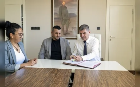 BURDUR BELEDİYE BAŞKANI ALİ ORKUN ERCENGİZ ŞİRİNEVLER MAHALLESİ’NDE YAPILACAK 3. KREŞ İÇİN PROTOKOLÜ İMZALADI