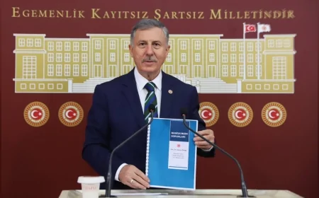 TBMM’de Doç. Dr. Selçuk Özdağ: “Manisa’nın sorunları çözüm seferberliğine dönüştürülmeli”