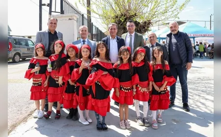 EFELER BELEDİYE BAŞKANI ANIL YETİŞKİN DÜNYA ROMANLAR GÜNÜ ETKİNLİĞİNDE ÇOCUKLARLA BULUŞTU