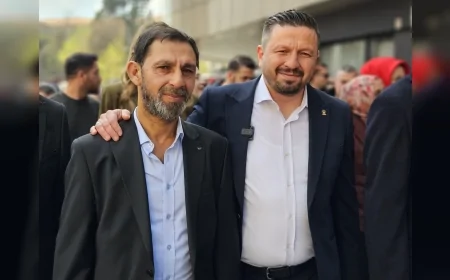 AK Parti Balıkesir İl Başkanı Mehmet Aydemir Romanlar Günü’nde vatandaşlarla birlikte Roman havası oynadı