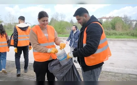 Başiskele’de Üniversite Öğrencilerinden Çevre İçin Örnek Temizlik Seferberliği
