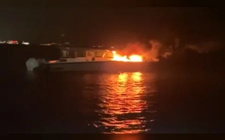 İstanbul Kadıköy Haydarpaşa Açıklarında Teknede Çıkan Yangında 4 Kişi Kurtarıldı