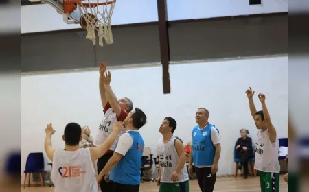 Gençlik ve Spor Bakanı Dr. Osman Aşkın Bak down sendromlu sporcularla basketbol maçında buluştu