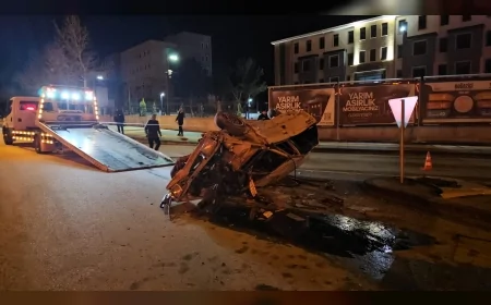 Çorum’da İki Otomobilin Çarpıştığı Kazada Araç Devrildi 1 Kişi Yaralandı