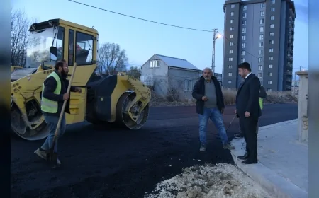 Kahramankazan Belediye Başkanı Selim Çırpanoğlu Okul Çevresindeki Asfalt Çalışmalarını İnceledi