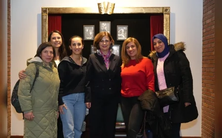 Eskişehir Büyükşehir Belediye Başkanı Ayşe Ünlüce “Unutmak” oyununda sanatseverlerle buluştu