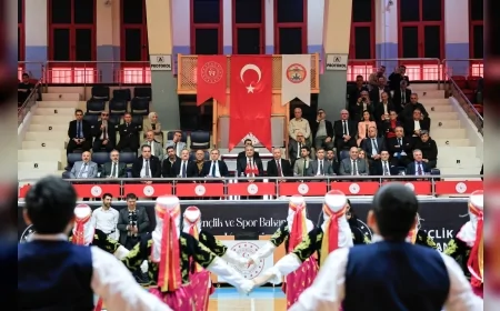 Adana Valisi Mustafa Yavuz Öğrencilere 10 Binden Fazla Spor Malzemesi Dağıttı