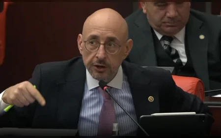 İYİ Parti Grup Başkanvekili Uğur Poyraz TBMM’de babasının ameliyat sürecini anlattı “Evlatlara gözyaşı döktürüyorlar”