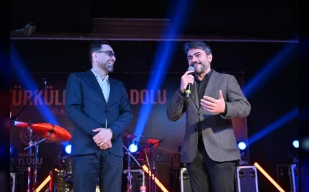 MANİSA BÜYÜKŞEHİR BELEDİYESİ ETKİNLİĞİNDE İSMAİL ALTUNSARAY’A YOĞUN İLGİ