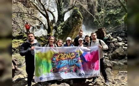 İzmir Büyükşehir Belediyesi Efes Mimas Yolu’nda 180 Kişiyle Bahar Yürüyüşü Düzenledi