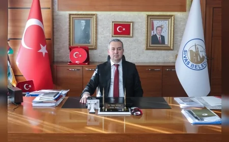 Sivas Belediye Başkanı Dr. Adem Uzun: “Türk Polisi Adaletin Sarsılmaz Direğidir”