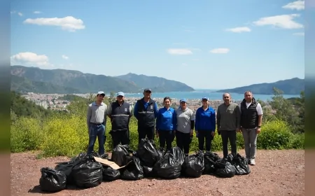 Marmaris Belediyesi Armutalan Seyir Tepesi’nde Yoğun Atık Temizliği Gerçekleştirdi