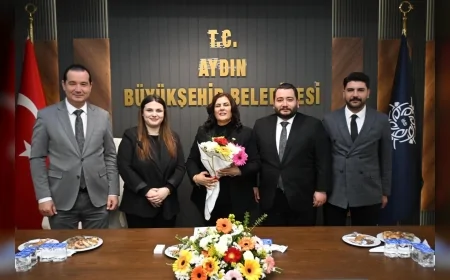 AYDIN BÜYÜKŞEHİR BELEDİYE BAŞKANI ÖZLEM ÇERÇİOĞLU’NA AK PARTİ GENÇLİK KOLLARINDAN NEZAKET ZİYARETİ