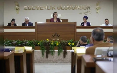 Karabağlar Belediye Başkanı Helil Kınay: “Bu rapor 365 günden fazla emeğin özetidir”