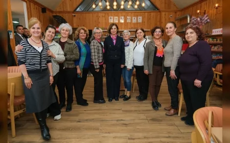 ESKİŞEHİR BÜYÜKŞEHİR BELEDİYE BAŞKANI AYŞE ÜNLÜCE MİHALGAZİLİ KADINLARLA AKTİF YAŞAM PARKI’NDA BULUŞTU