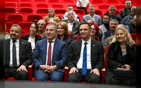 Bornova Muhtarlar Derneği Genel Kurulu’nda Zeki Güler yeniden başkan seçildi