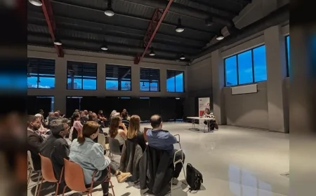 Nilüfer Belediyesi’nin Pancar Deposu söyleşisinde Richard Hoggart’ın “yaşanan hayat” odağı tartışıldı