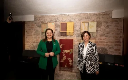 AFYONKARAHİSAR BELEDİYE BAŞKANI BURCU KÖKSAL “EFSANELERLE İPEK SERGİSİ KADIN EMEĞİNİ VE KÜLTÜRÜ YAŞATIYOR”