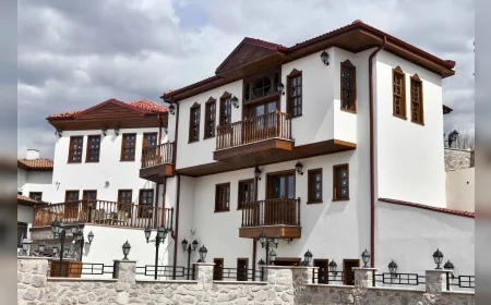 ANKARA BÜYÜKŞEHİR BELEDİYESİ ANKARA KALESİ’NDE ÜÇ TARİHİ YAPIYI GASTRONOMİ MERKEZİNE DÖNÜŞTÜRDÜ