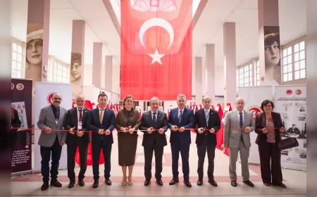 İzmir’de Uluslararası Aile Sempozyumu başladı güçlü aile vurgusu öne çıktı